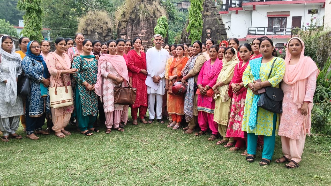 आशा कार्यकर्ताओं ने विधायक से मिलकर उठाई आवाज काम के आलावा करवाए जा रहे हैं अन्य जबरन काम विधायक ने दिया आश्वासन, जल्द होगी विभागीय बैठक होगा समाधान