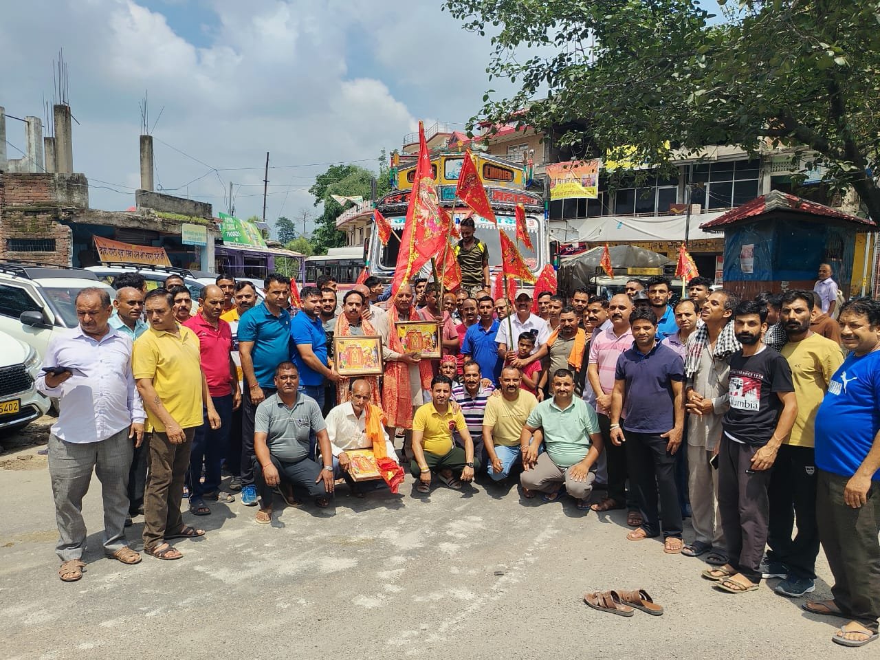 दांवी घाटी युवा सेवादल एवं लंगर समिति जिला बिलासपुर आज मां श्री नैना देवी के लिए हुए रवाना