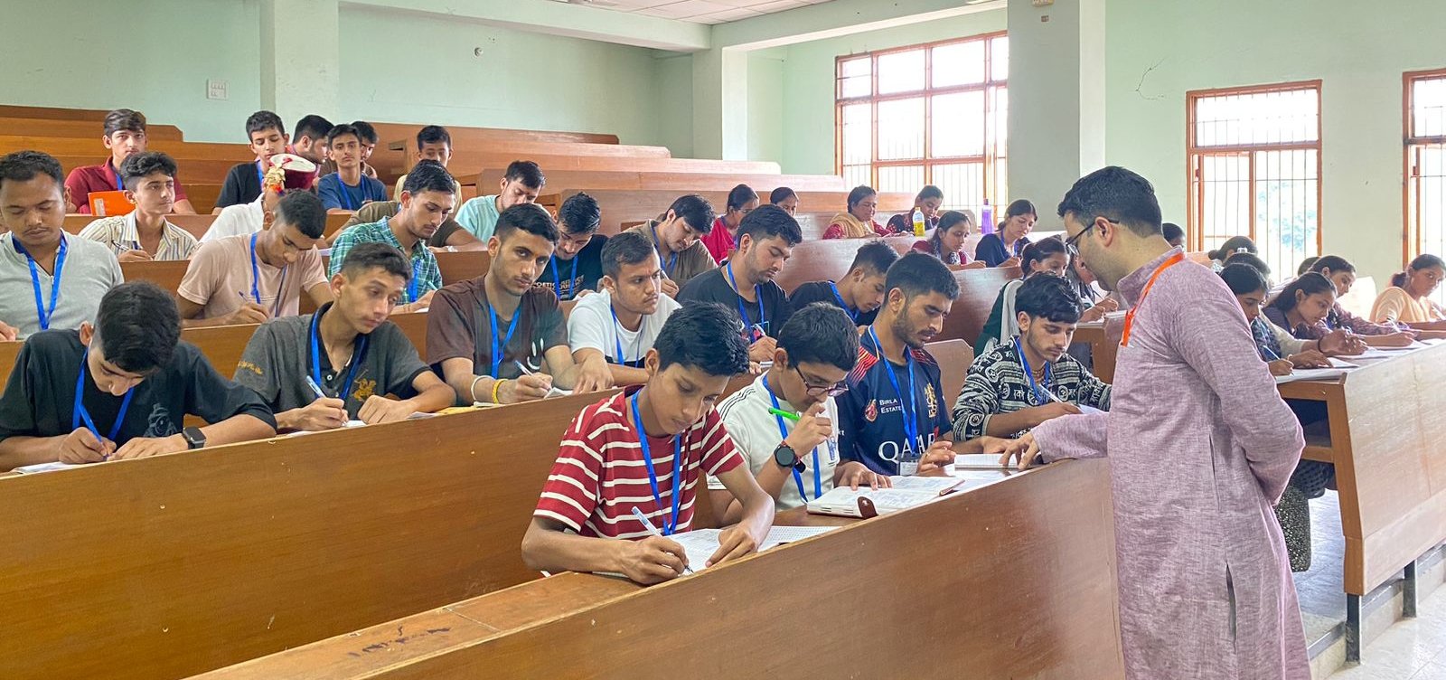 वेदव्यास परिसर में अखिल भारतीय प्रशिक्षण कार्यक्रम के दूसरे दिन प्रशिक्षुओं ने सीखी संस्कृत