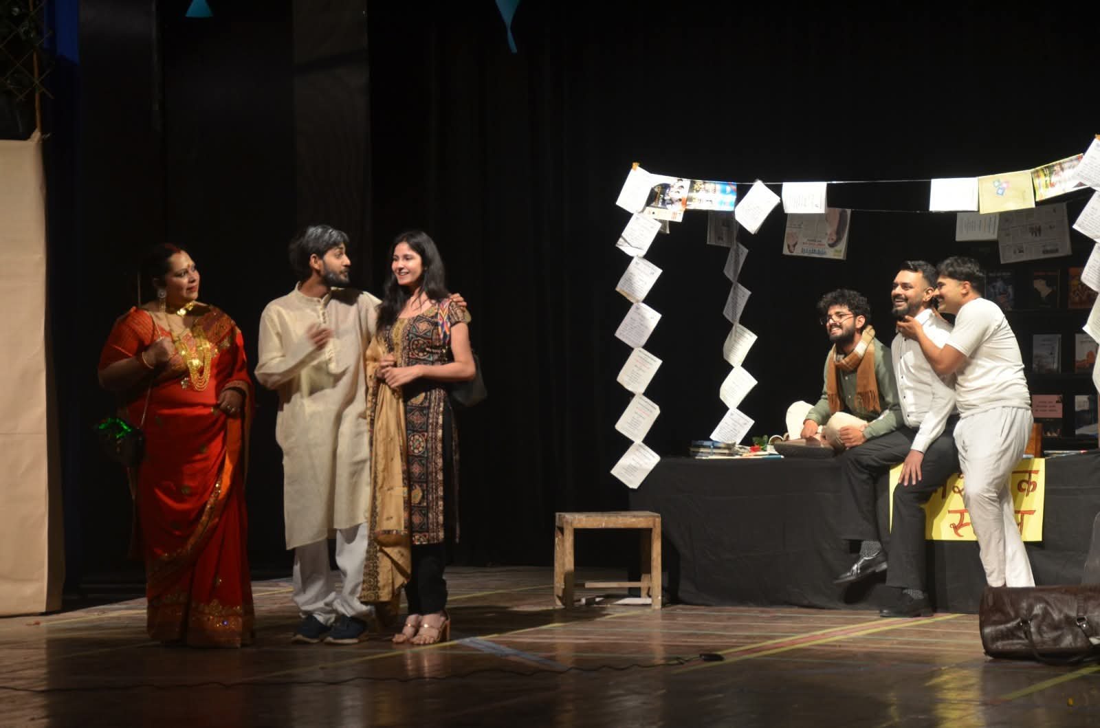 नाट्य उत्सव के दूसरे दिन “एक लड़की, पांच दीवाने” और “जहर” नाटकों का हुआ सफल मंचन