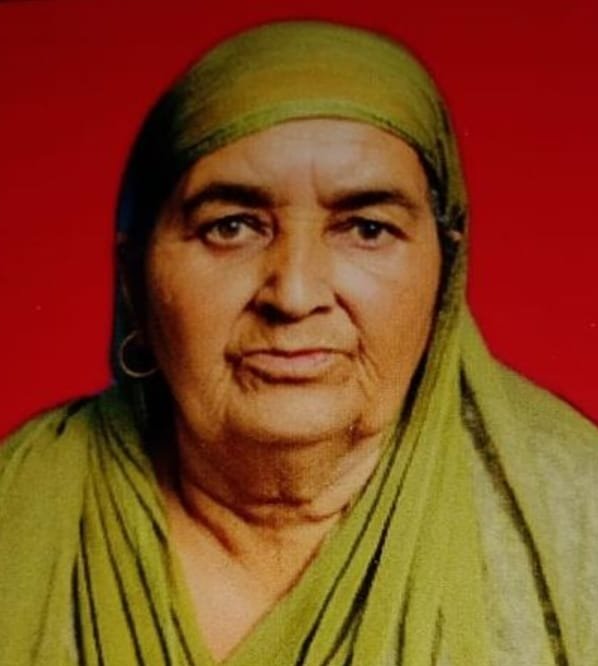 पूर्व सैनिक की विधवा बेटी का सेना बनी सहारा, लगाई पेंशन