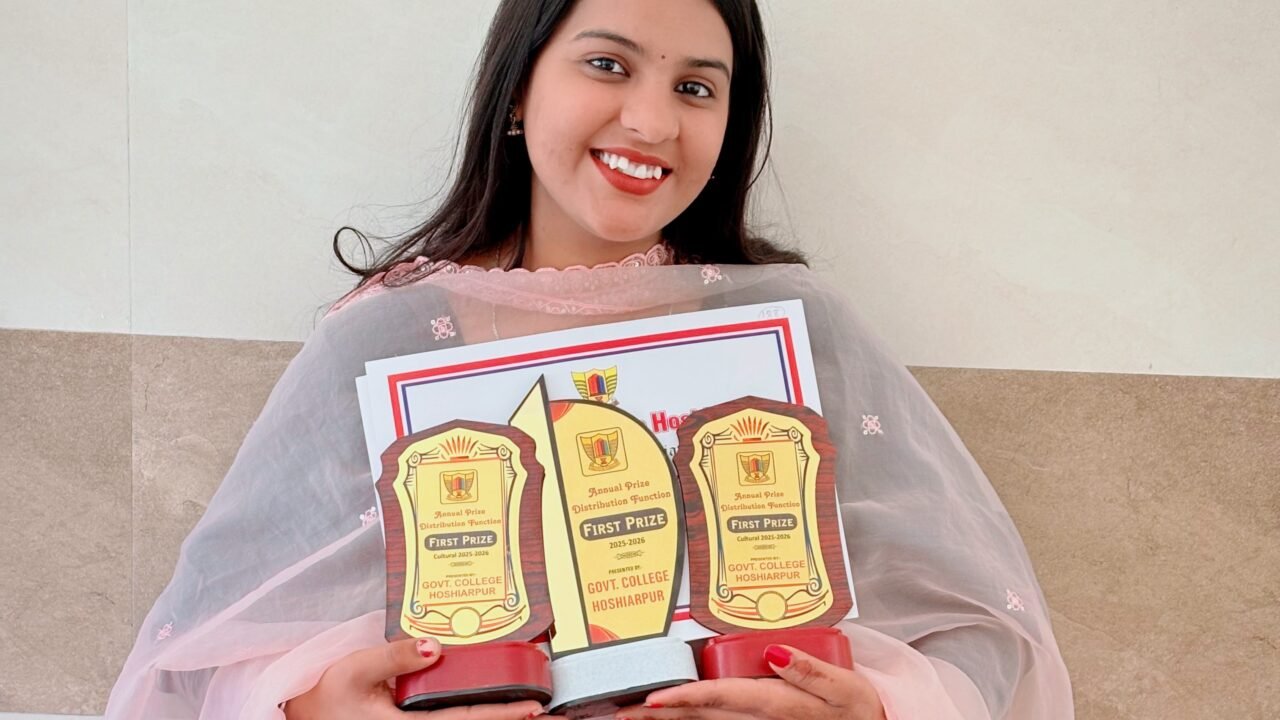 नारी की सिमरन ने पंजाब यूनिवर्सिटी में एम.ए संगीत में किया टॉप